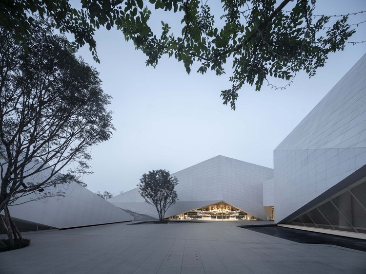 現(xiàn)代展館設(shè)計