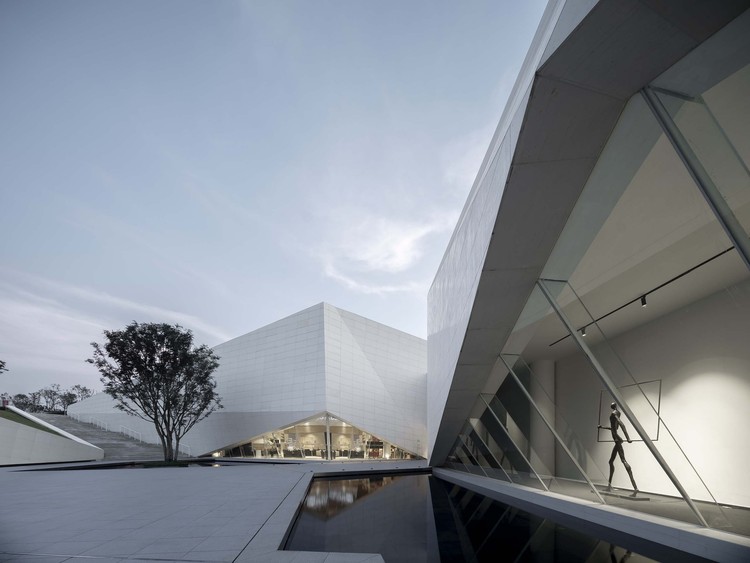 現(xiàn)代展館建筑設(shè)計